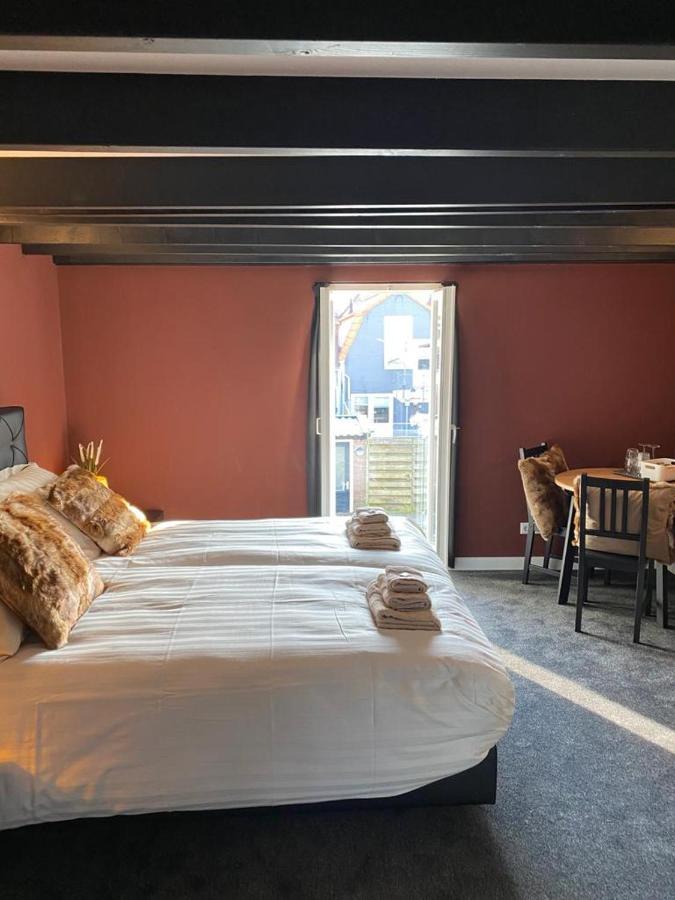 B&B With Or Without De Schuur Zierikzee Esterno foto
