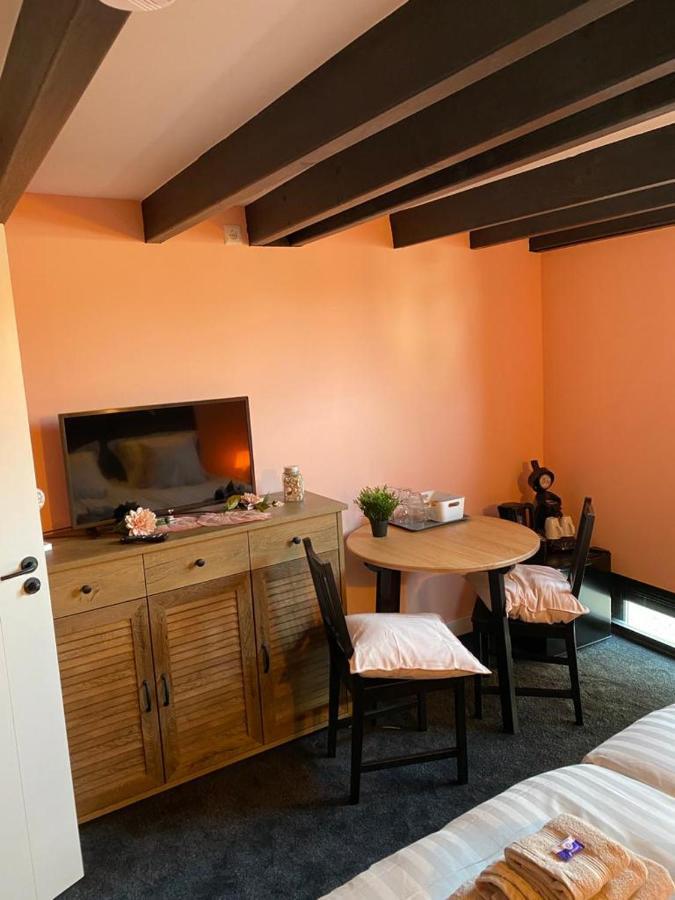 B&B With Or Without De Schuur Zierikzee Esterno foto