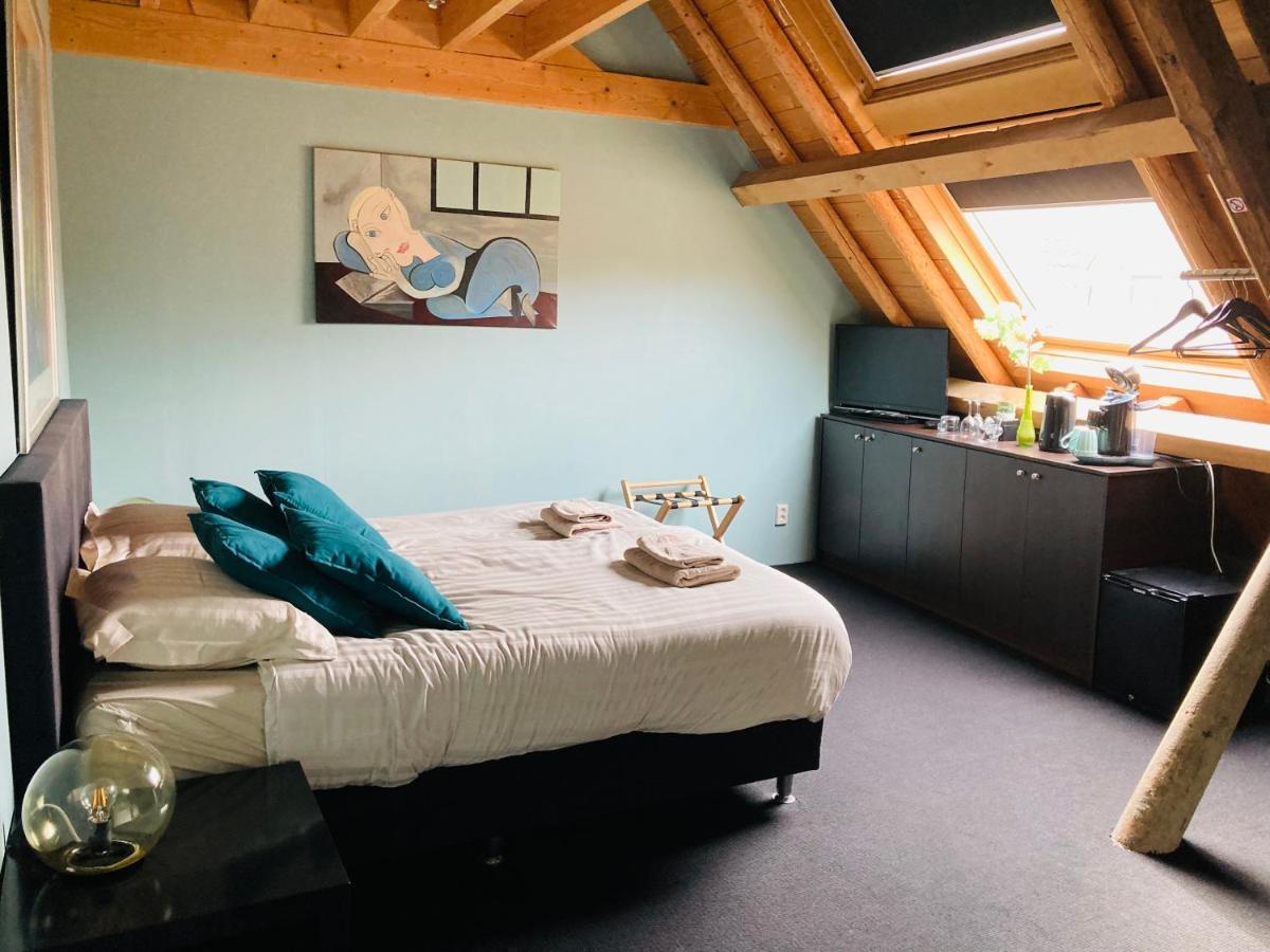 B&B With Or Without De Schuur Zierikzee Esterno foto
