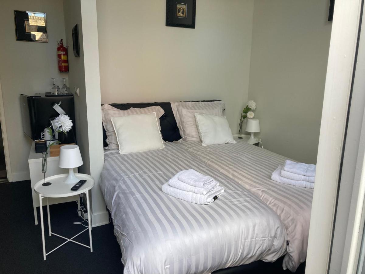 B&B With Or Without De Schuur Zierikzee Esterno foto