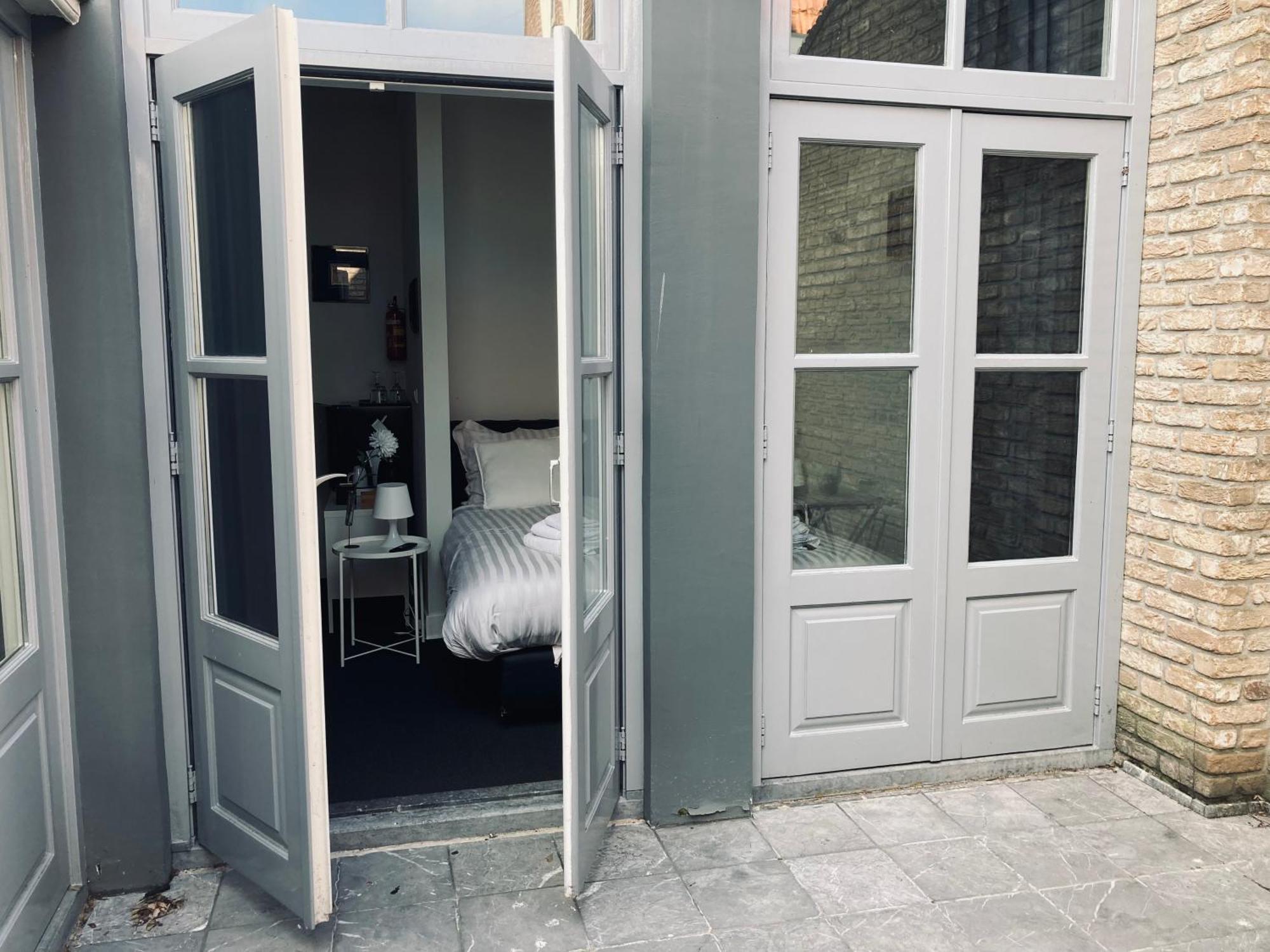 B&B With Or Without De Schuur Zierikzee Esterno foto