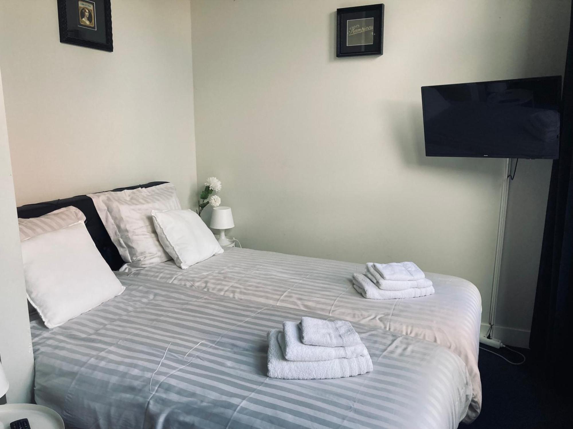 B&B With Or Without De Schuur Zierikzee Esterno foto