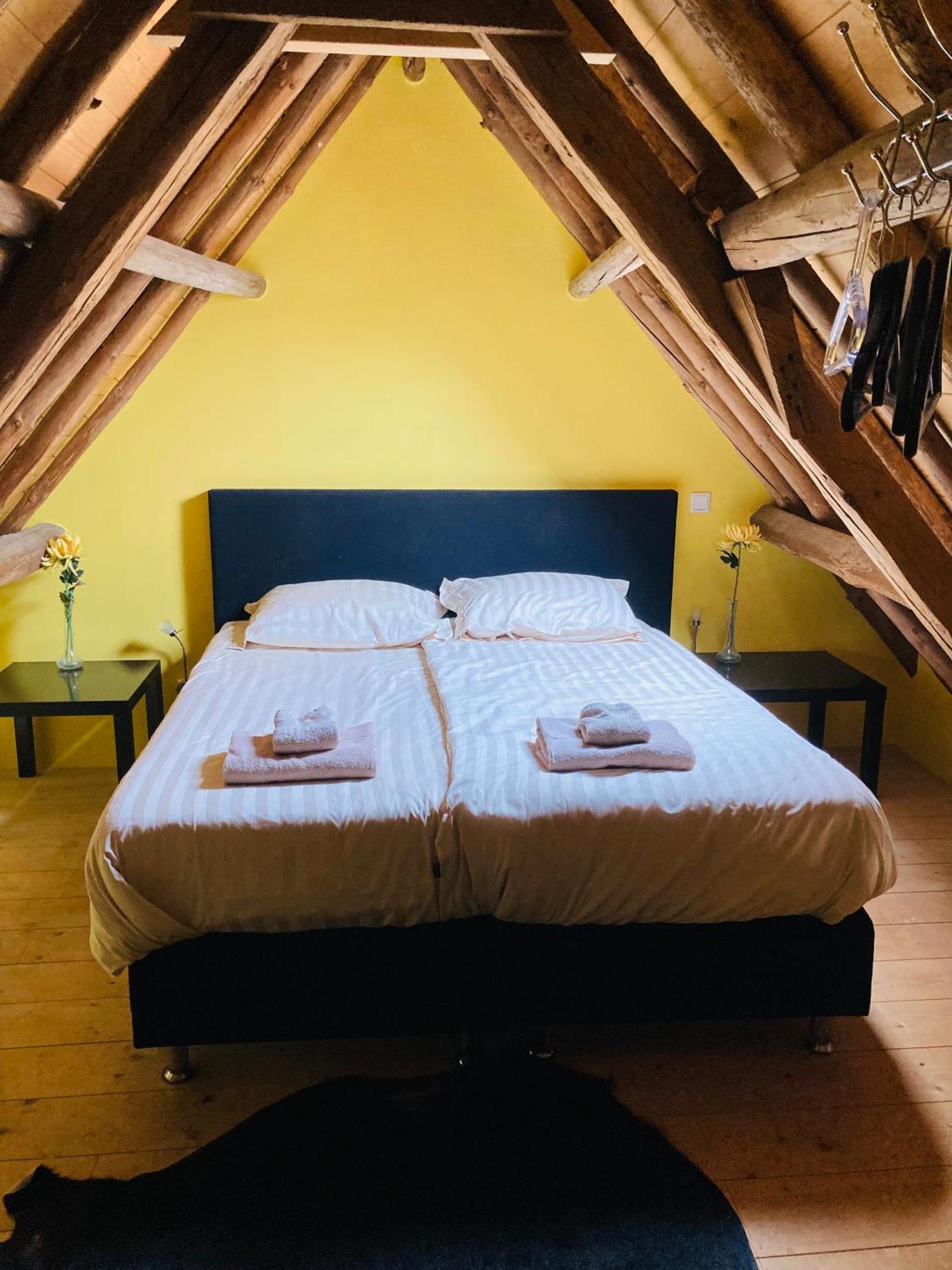 B&B With Or Without De Schuur Zierikzee Esterno foto