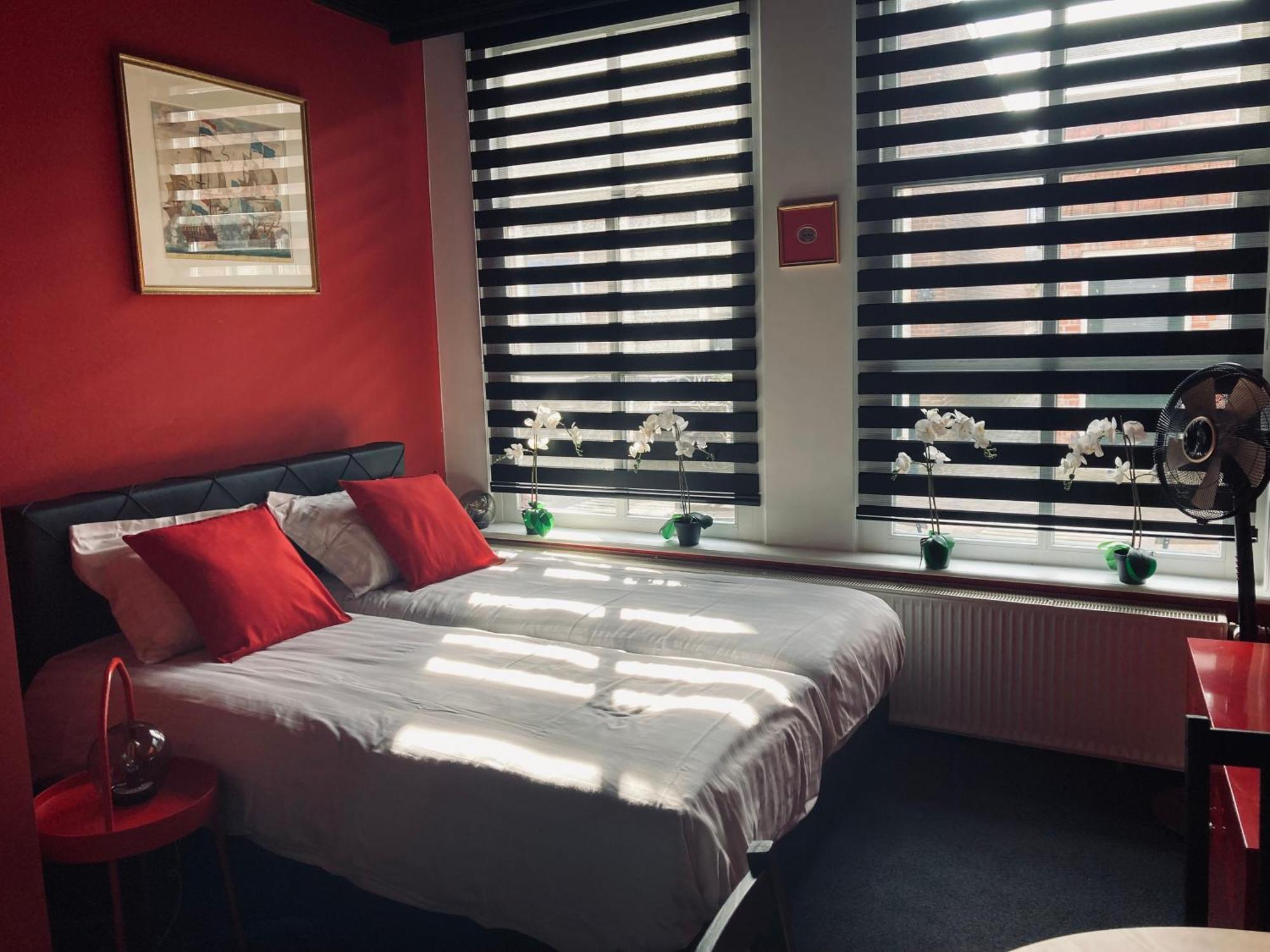 B&B With Or Without De Schuur Zierikzee Esterno foto